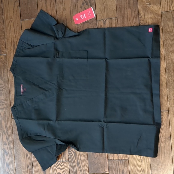 Scrub top NWT - Picture 2 of 4